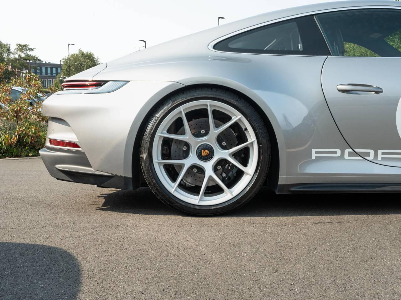 Porsche 911 view 15