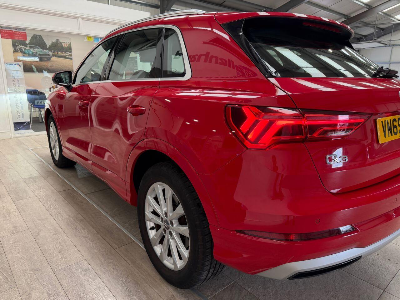 Audi Q3 view 22