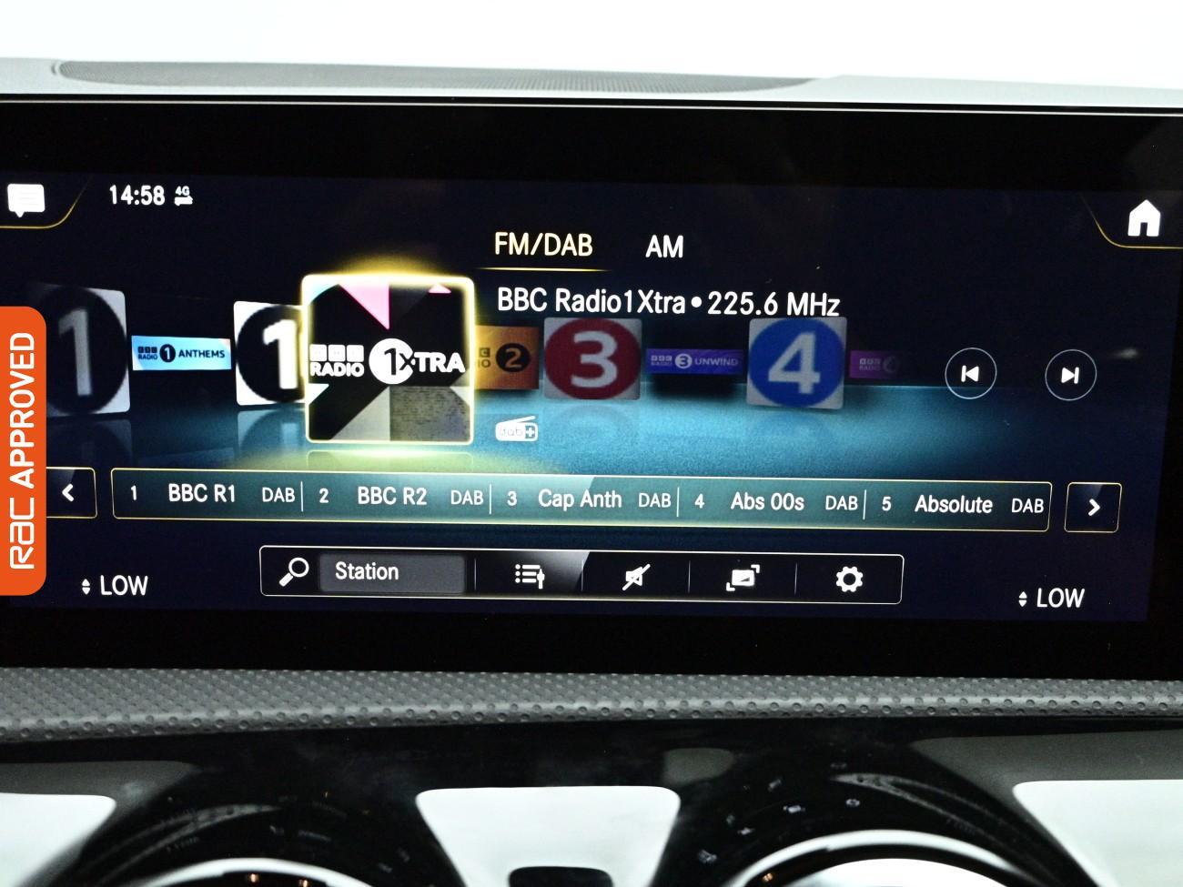 Mercedes-Benz Cla view 17