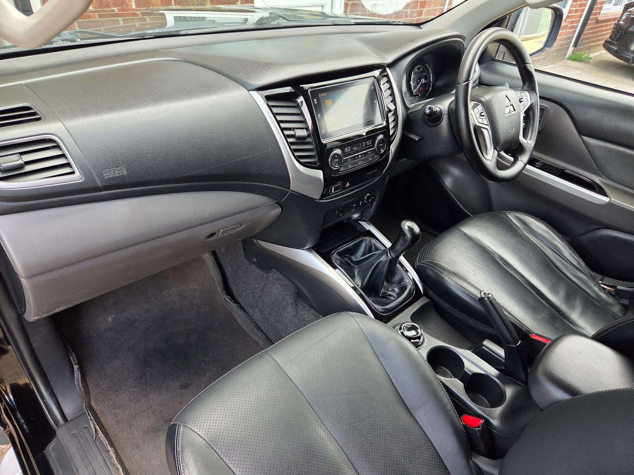 Mitsubishi L200 view 16