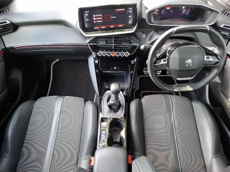 Peugeot 208 view 3