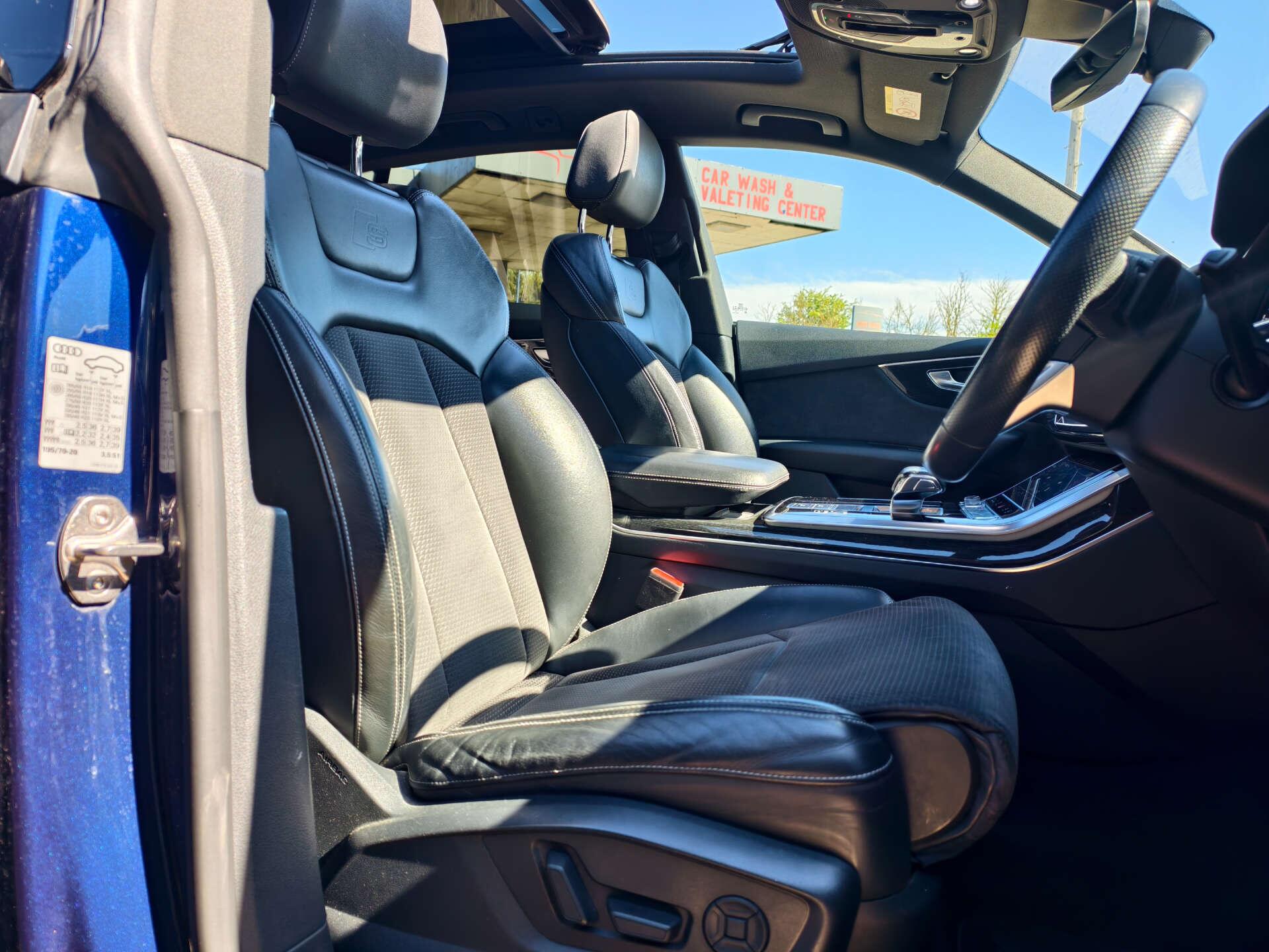 Audi Q8 view 32