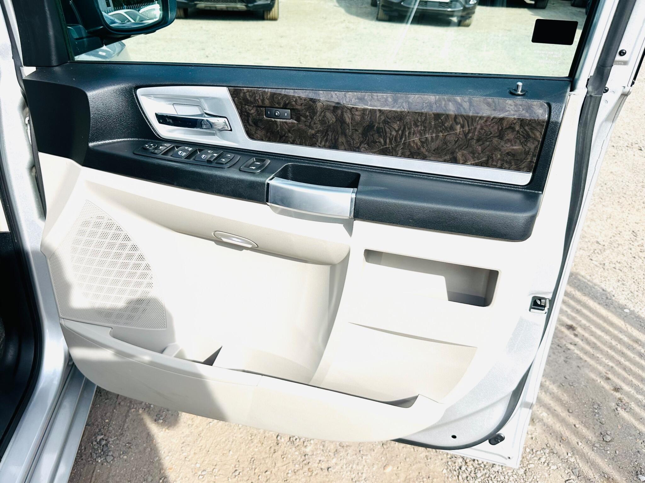 Chrysler Grand Voyager view 22