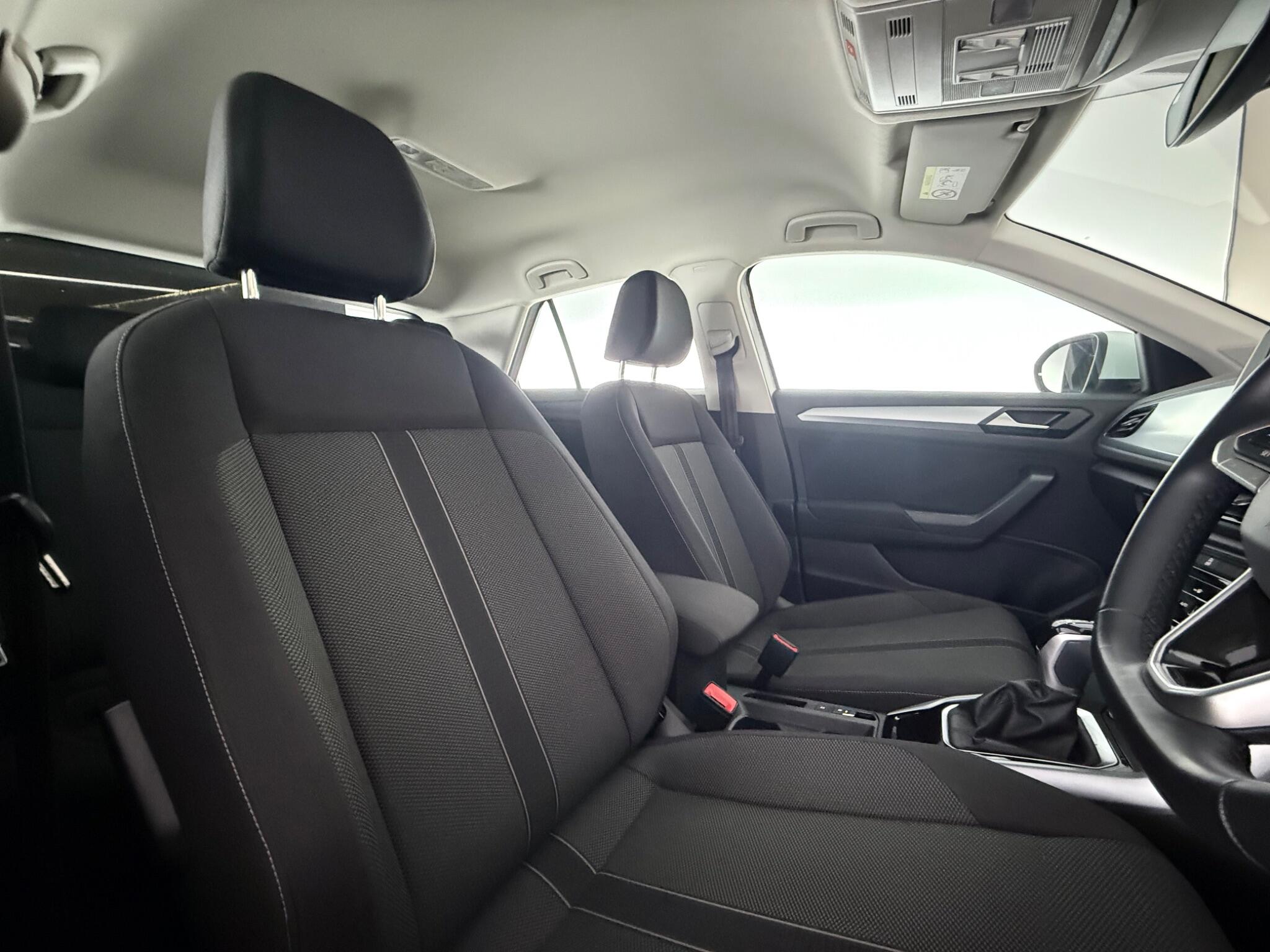 Volkswagen T-Roc view 33