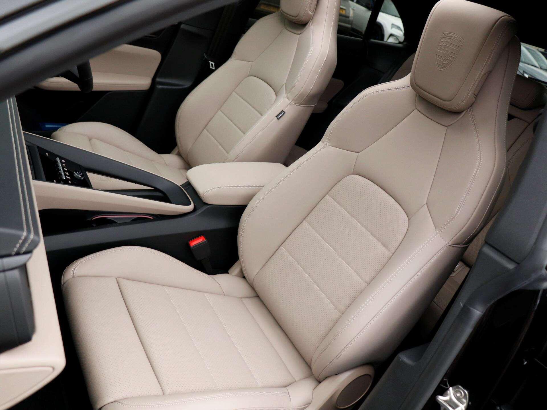 Porsche Macan view 25