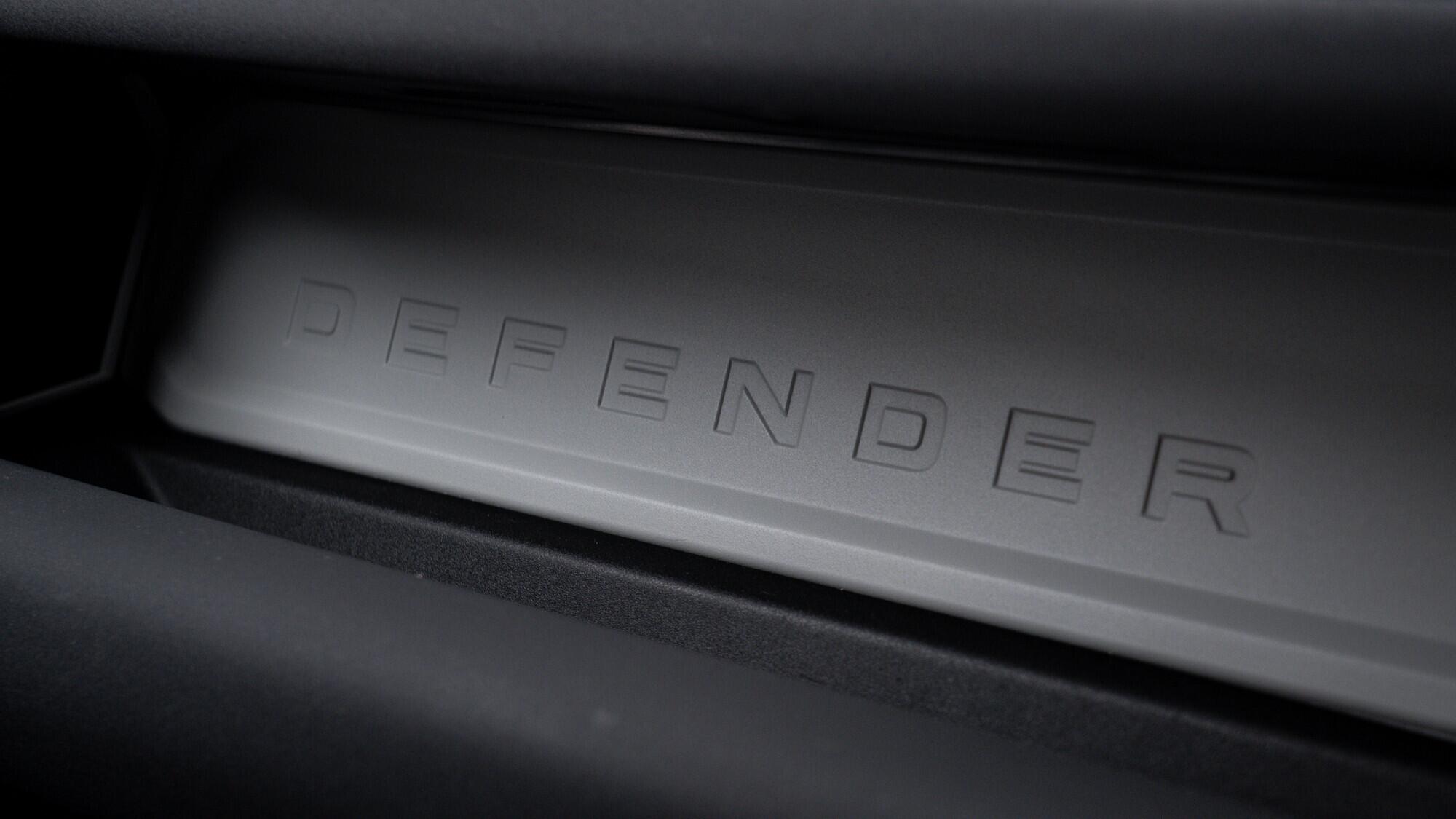 Land Rover Defender view 38