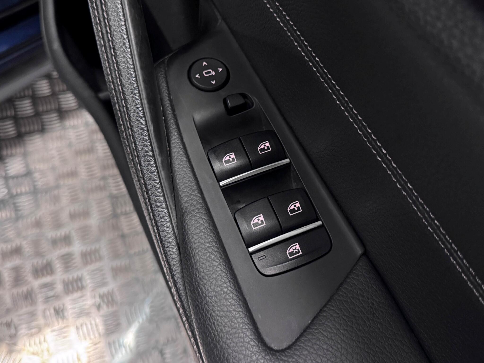 BMW 5 Series view 18