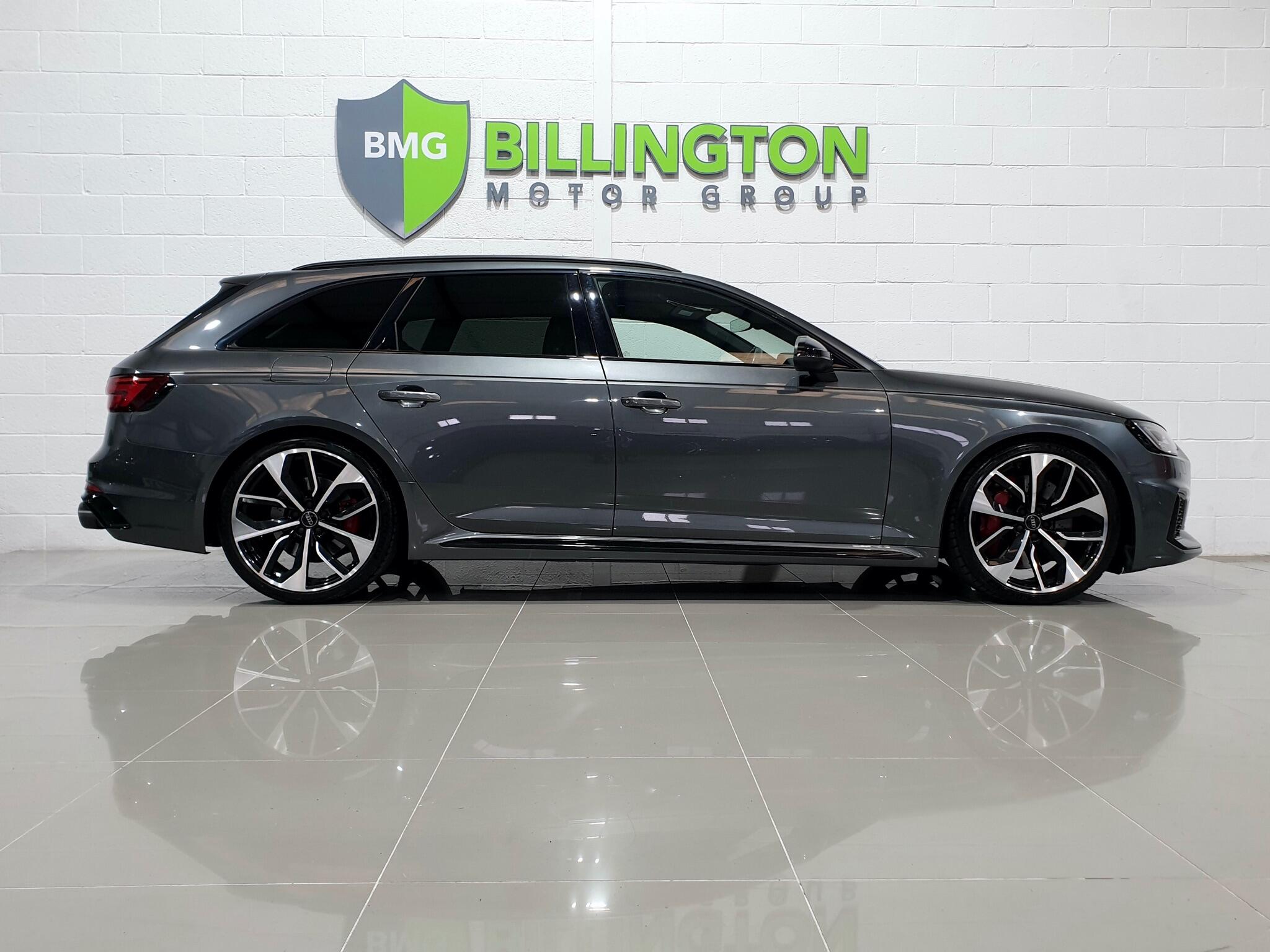 Audi RS4 view 8
