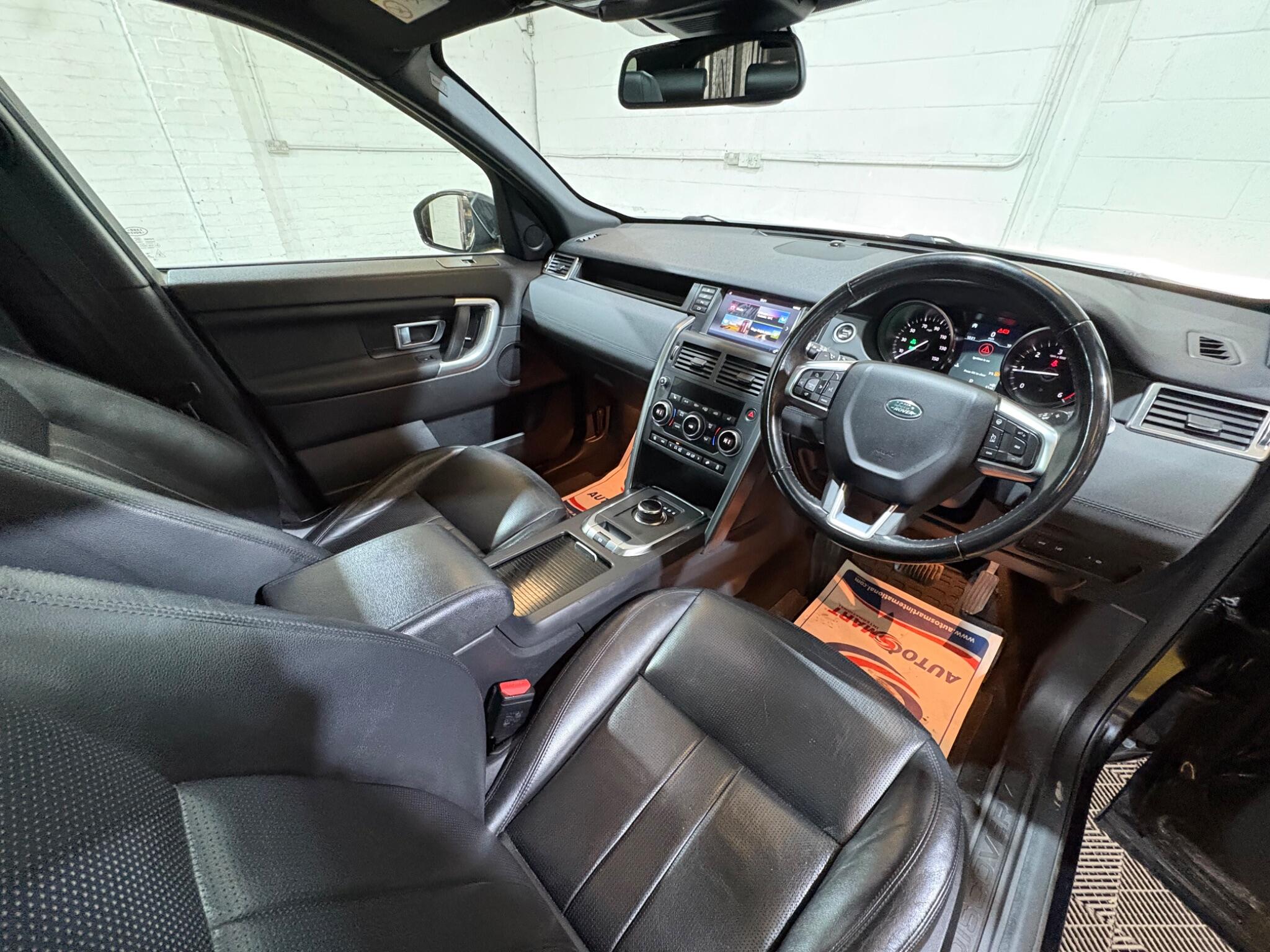 Land Rover Discovery Sport view 34