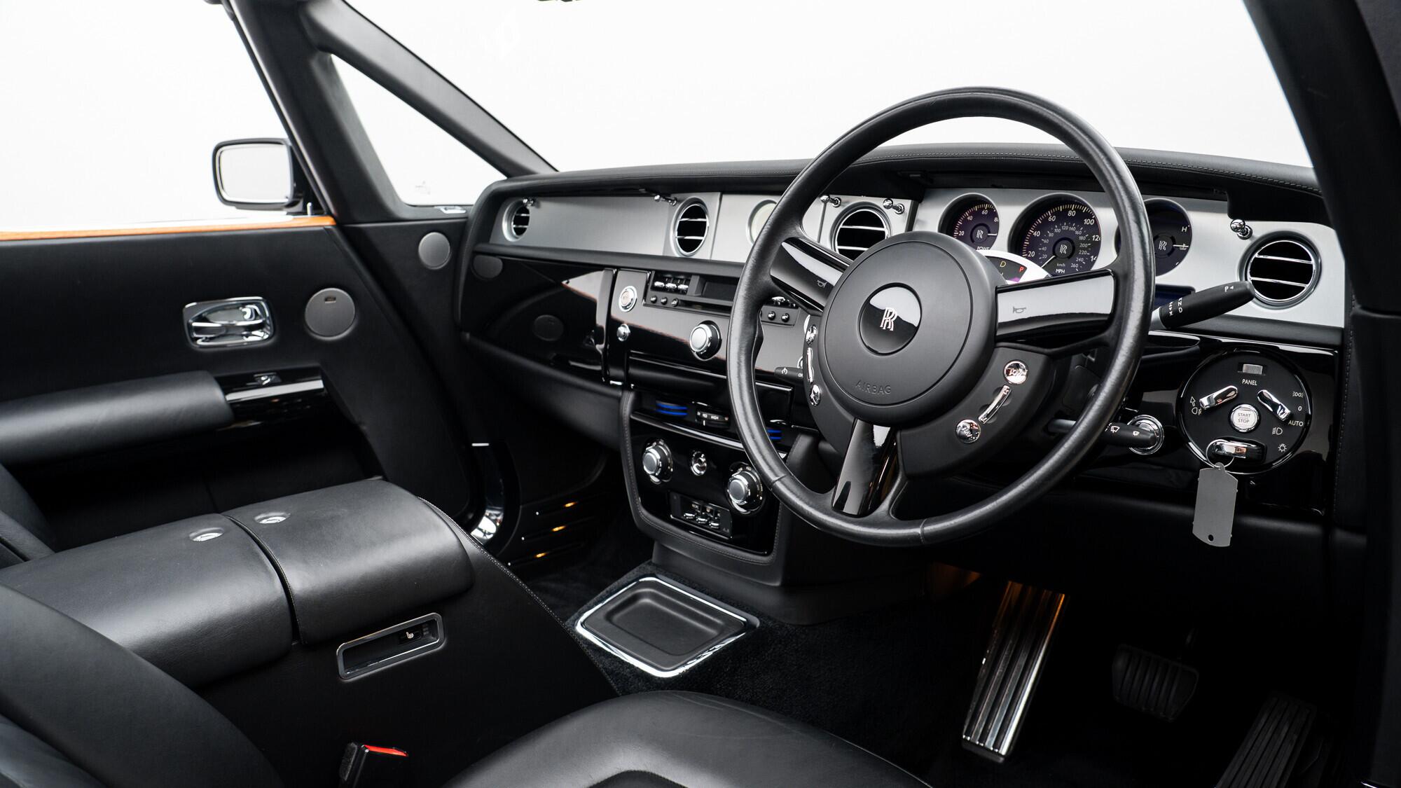 Rolls-Royce Phantom view 46