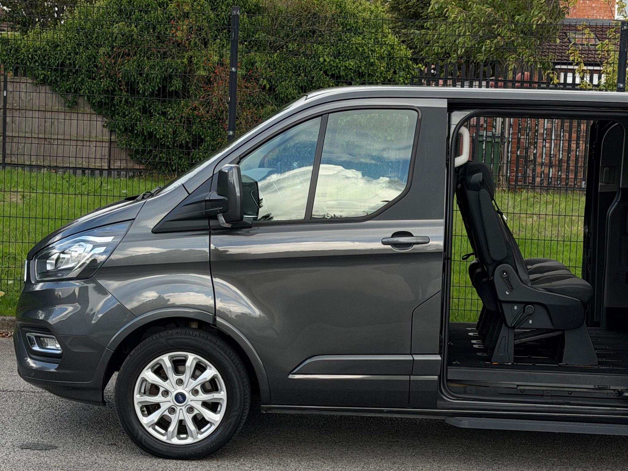 Ford Tourneo Custom view 8