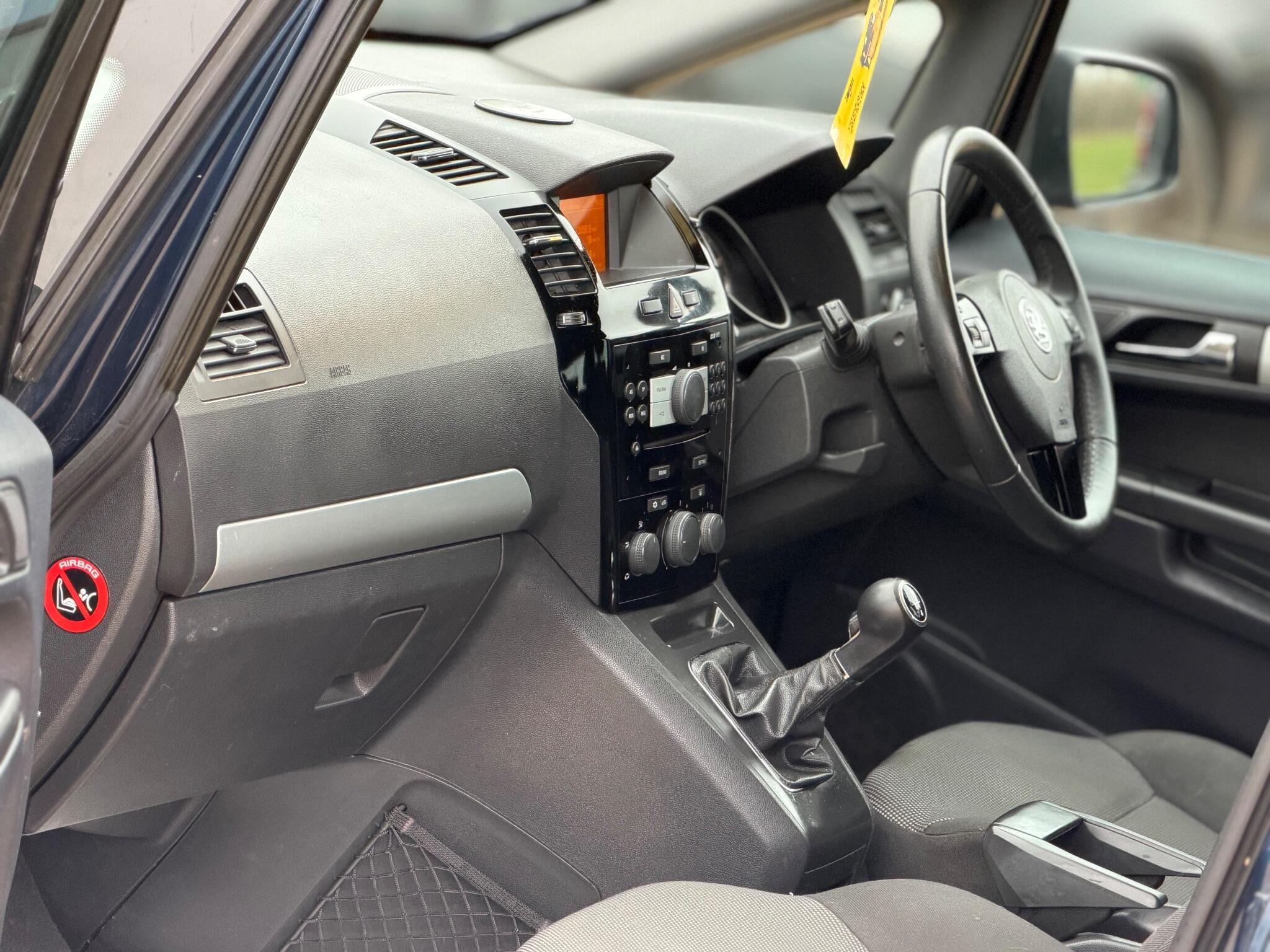 2012 Vauxhall Zafira 1.6 16V Excite Euro 5 5dr image 19