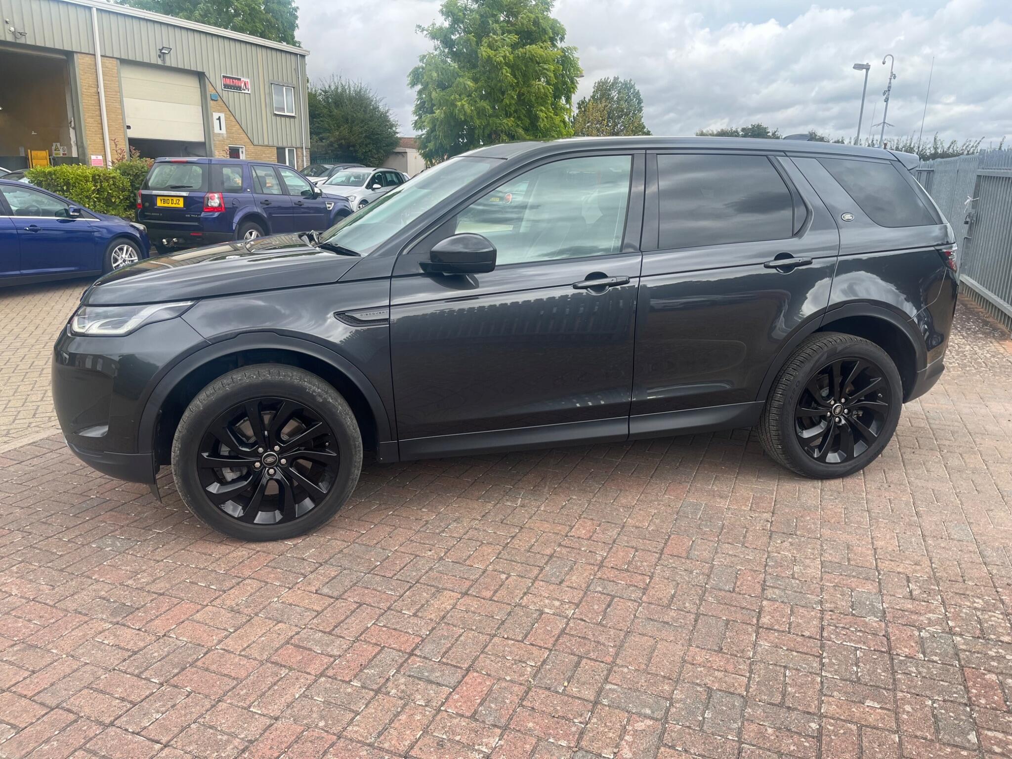 Land Rover Discovery Sport view 17