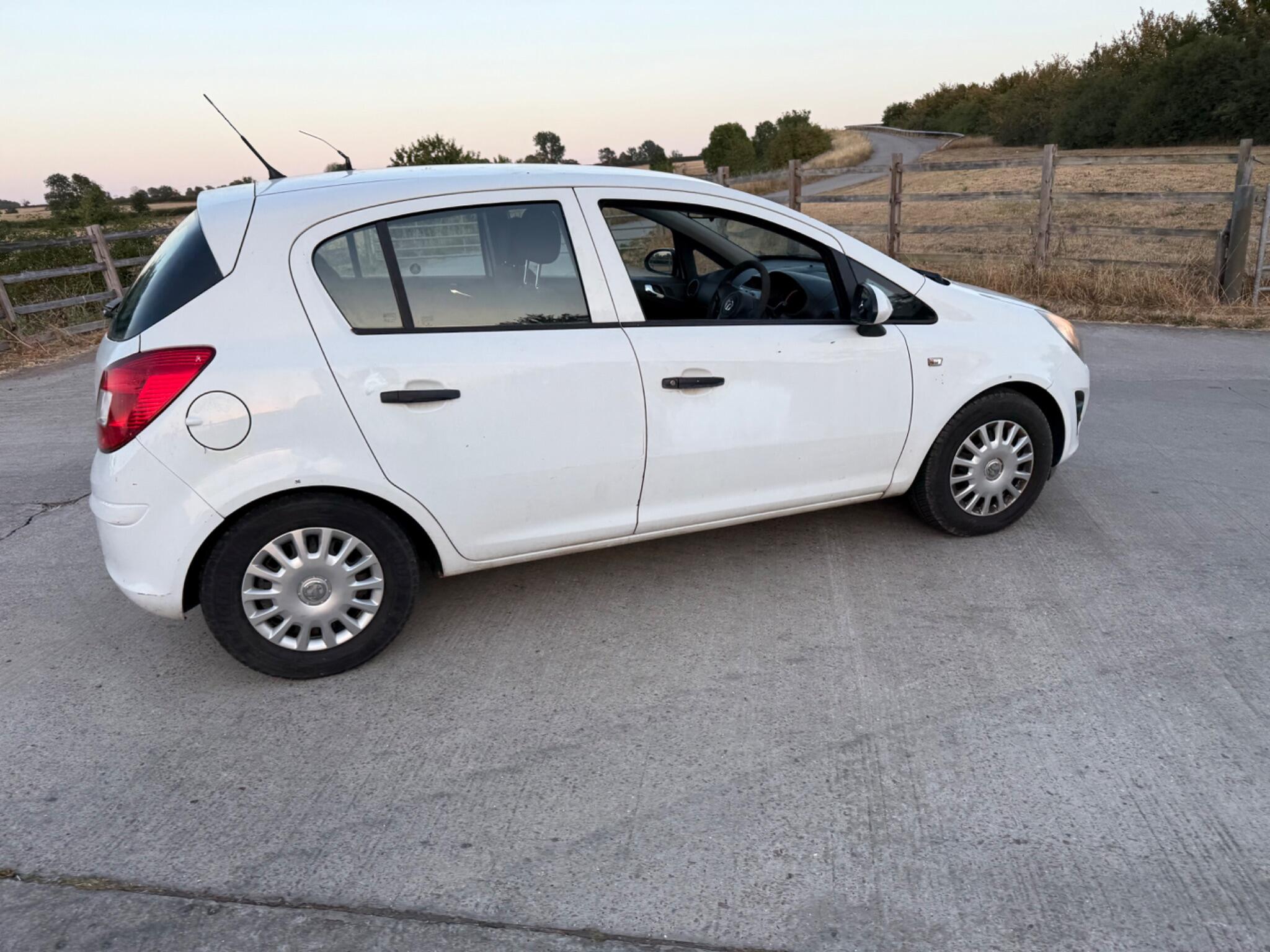 Vauxhall Corsa 1.3 CDTi ecoFLEX S Euro 5 (s/s) 5dr (A/C) — photo 21 of 74