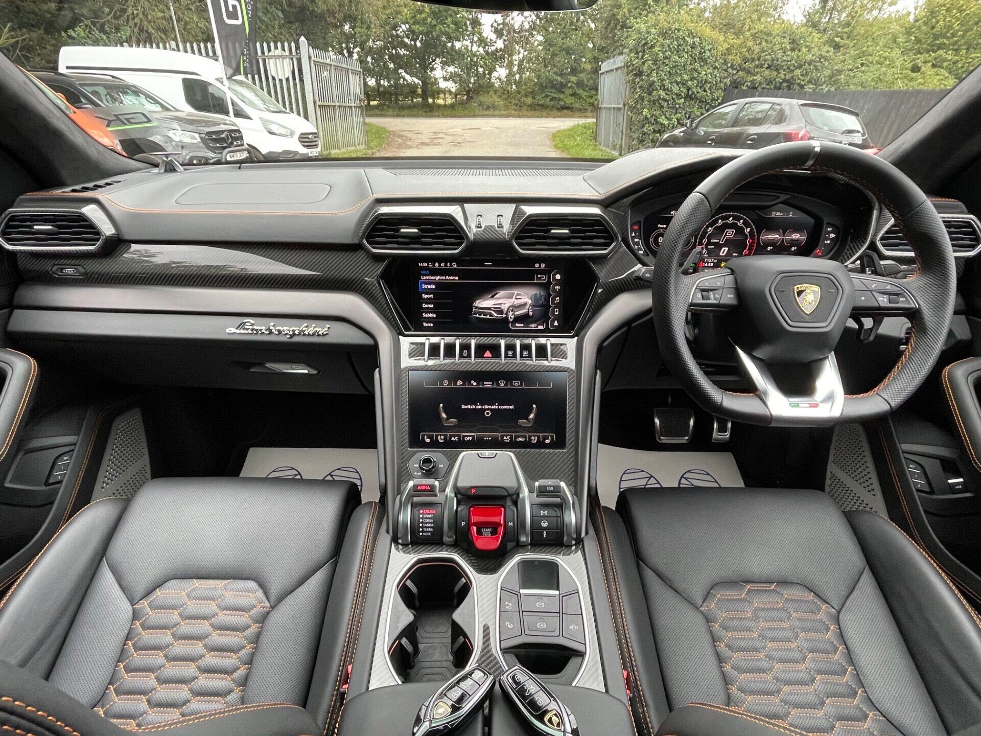 Lamborghini Urus view 6