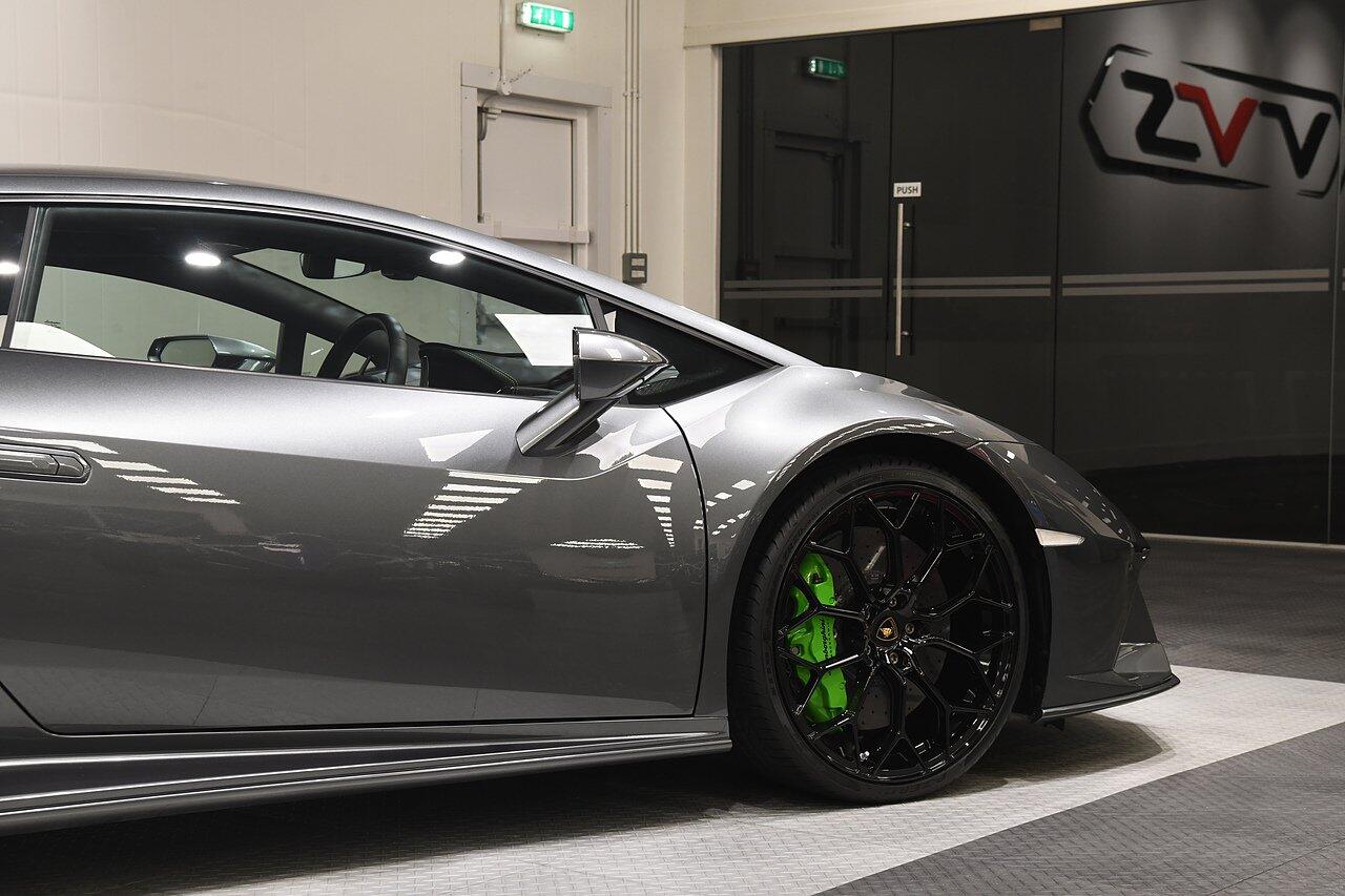 Lamborghini Huracan view 35