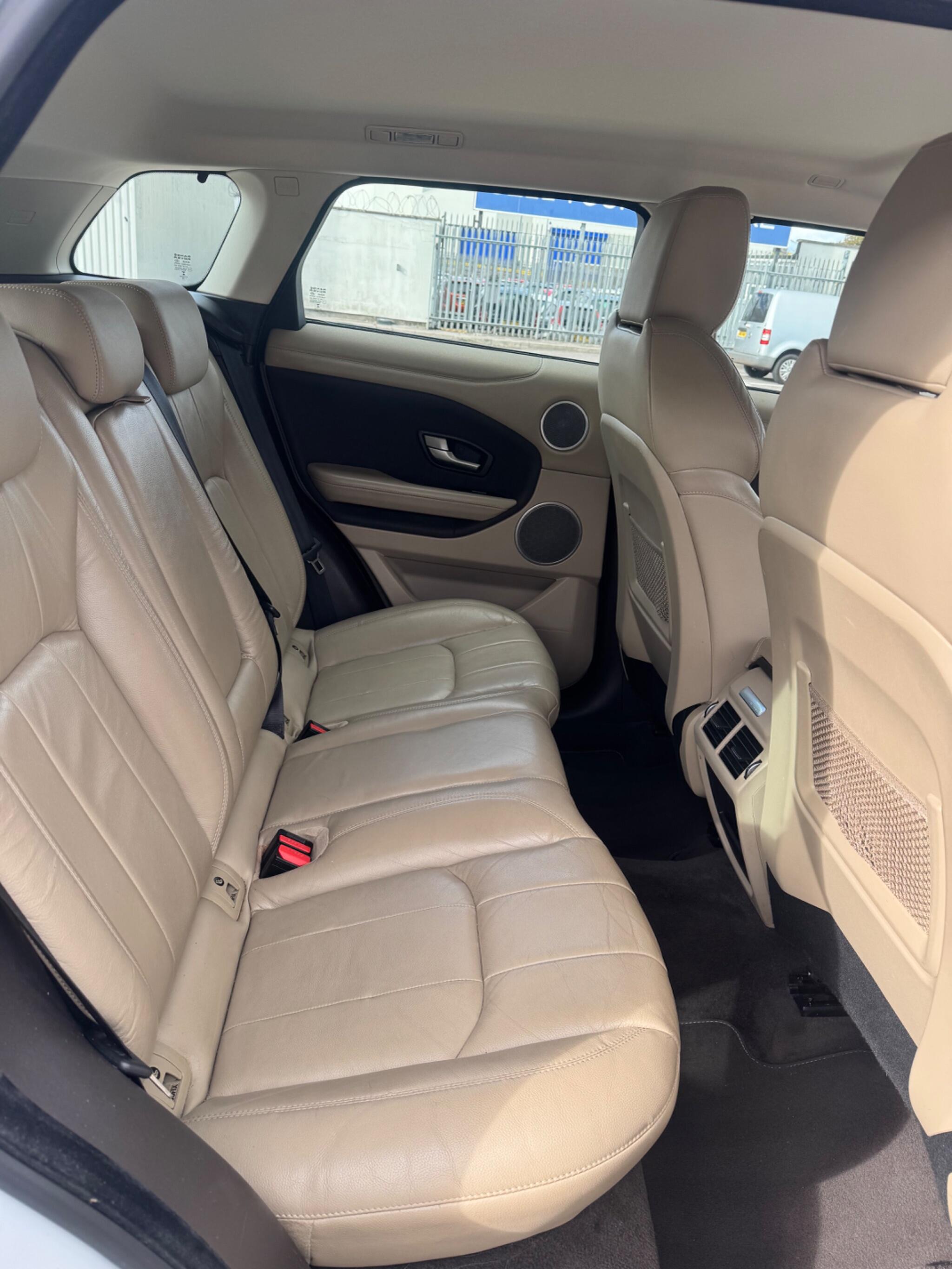 Land Rover Range Rover Evoque view 26