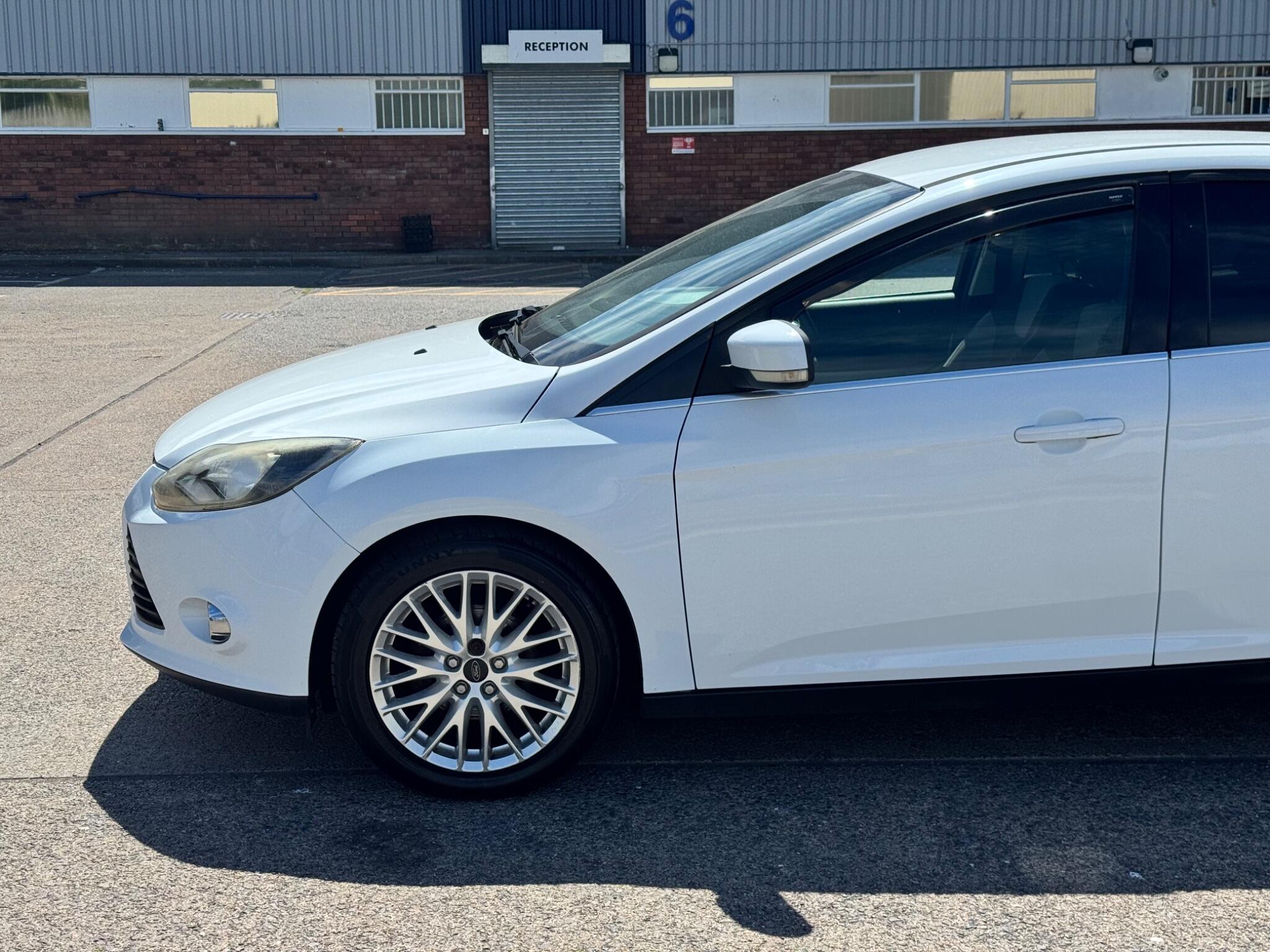 Ford Focus view 47