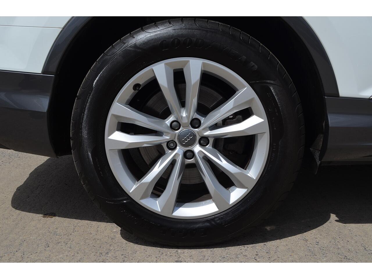 Audi Q7 view 20