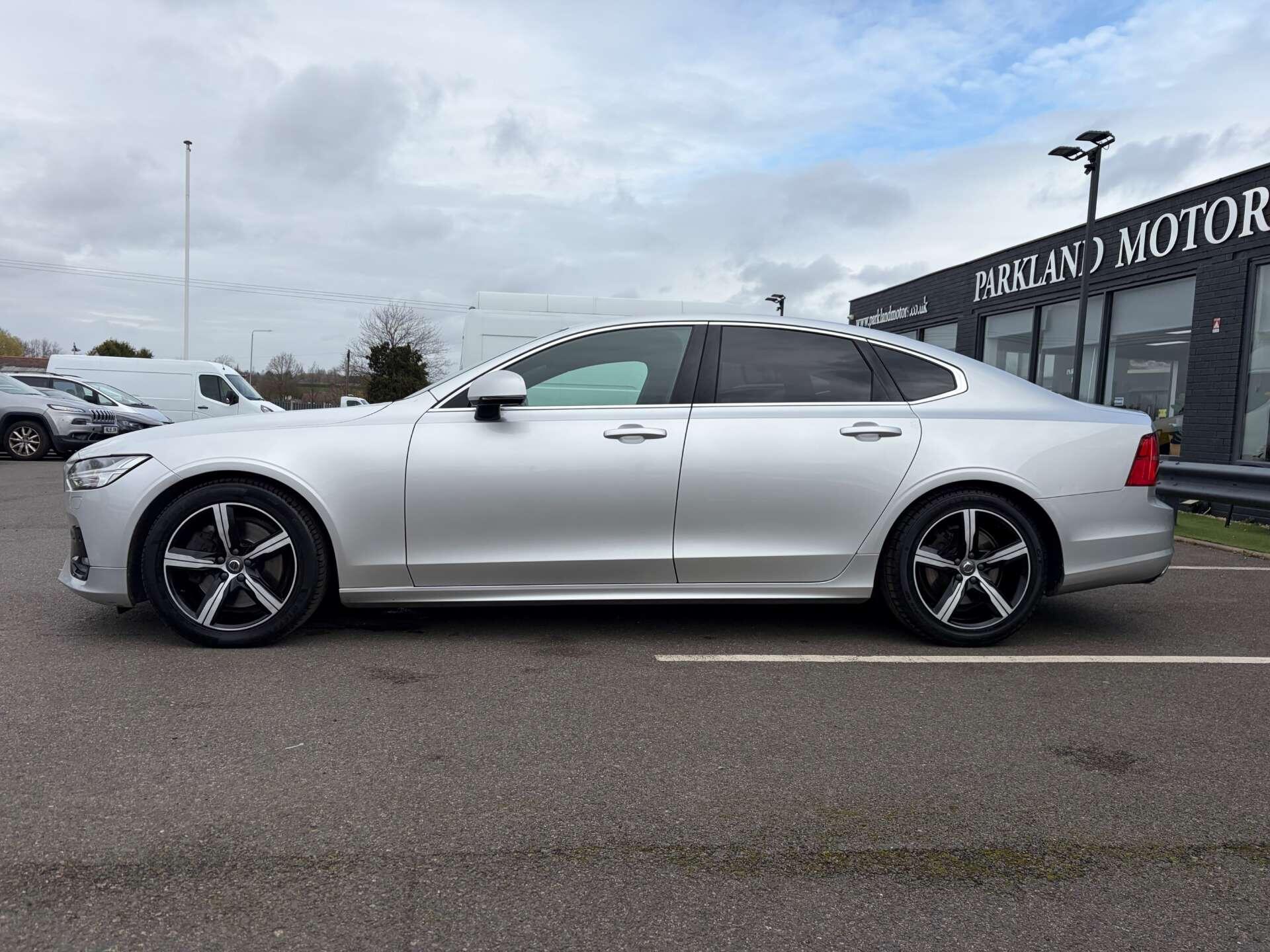 Volvo S90 view 5
