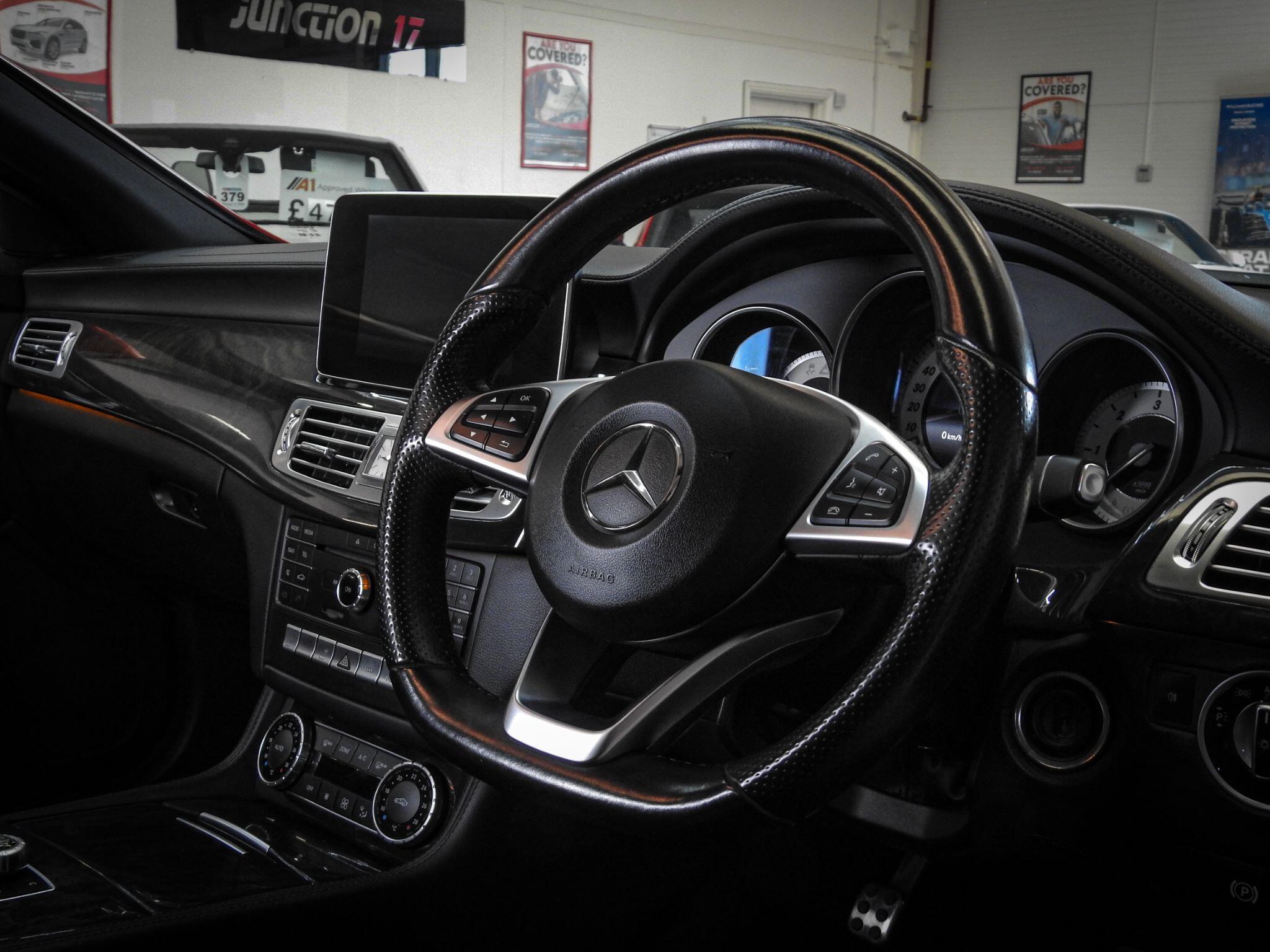Mercedes-Benz CLS view 24