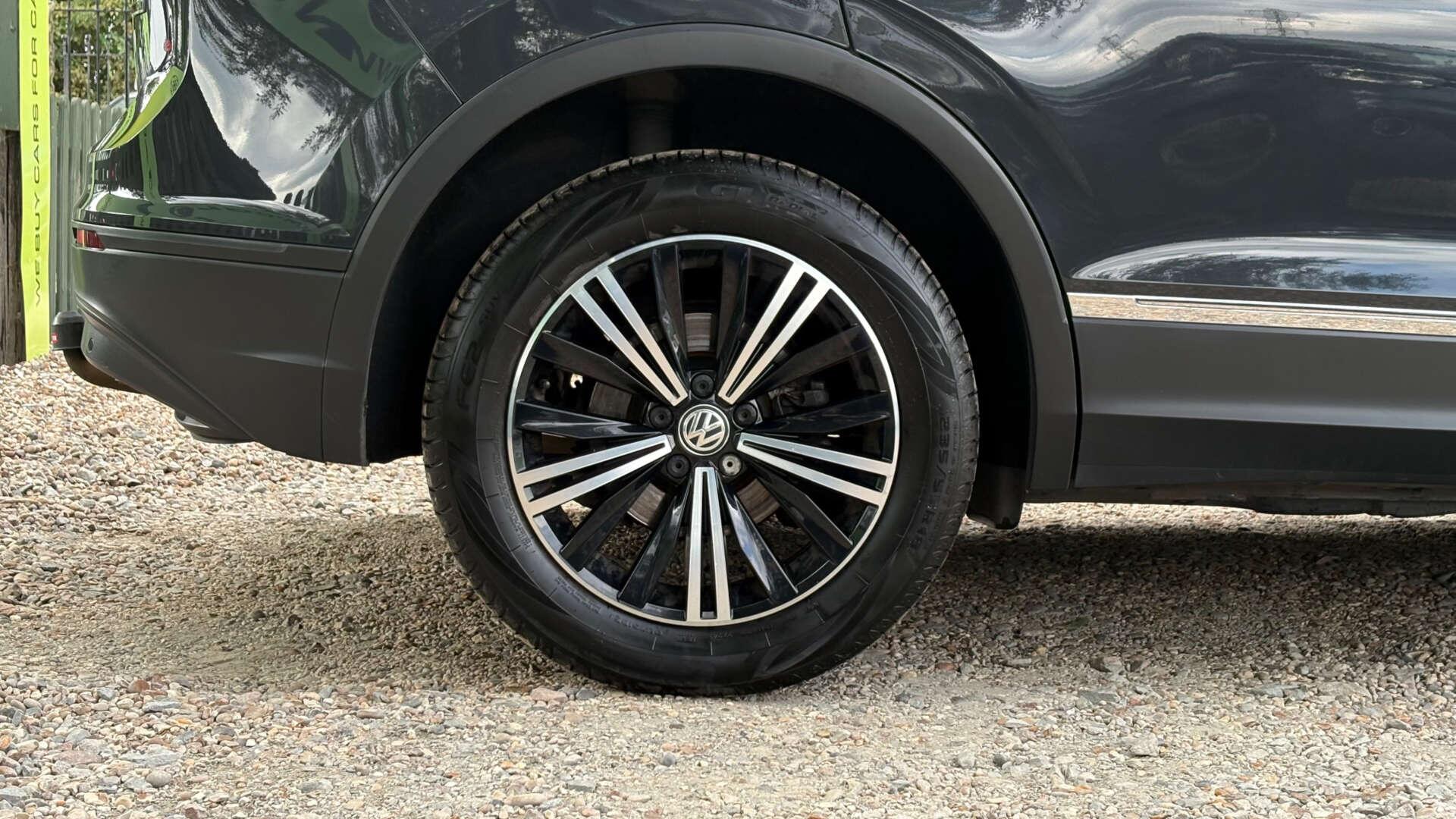Volkswagen Tiguan view 43