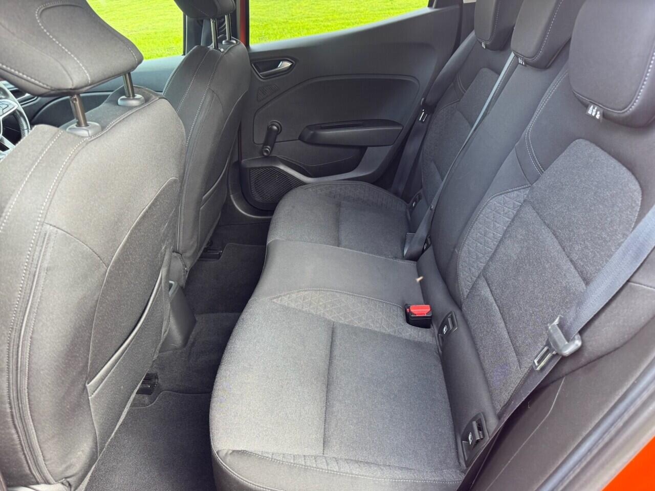 Renault Clio view 16