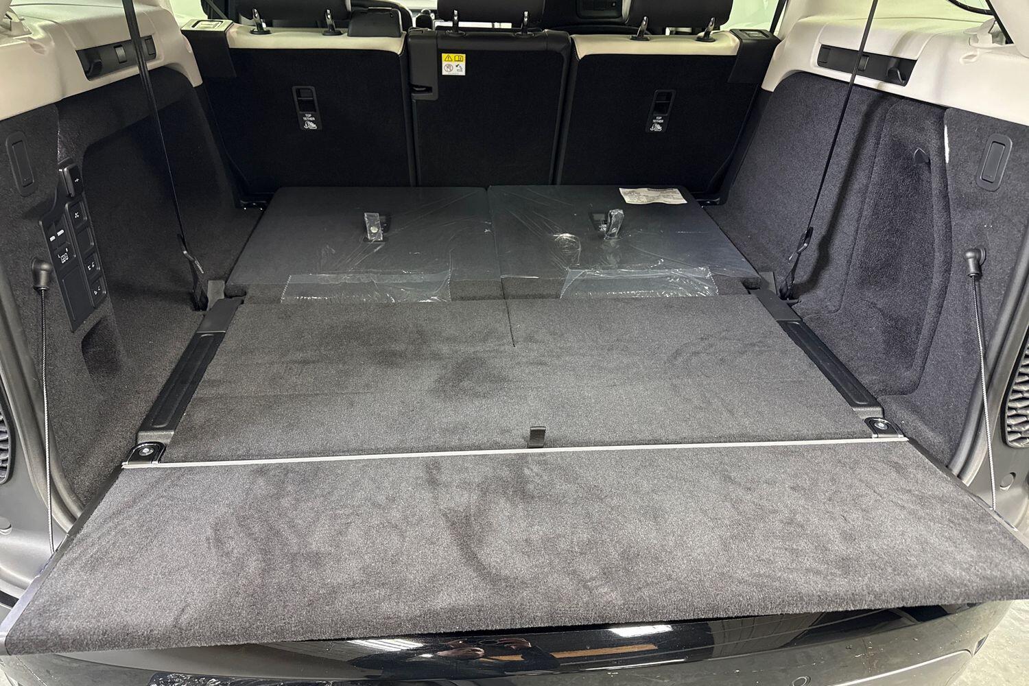 Land Rover Discovery view 17