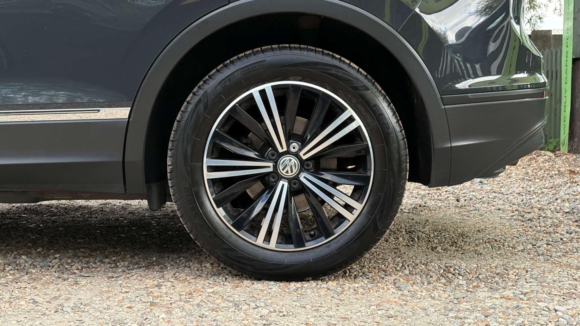 Volkswagen Tiguan view 44