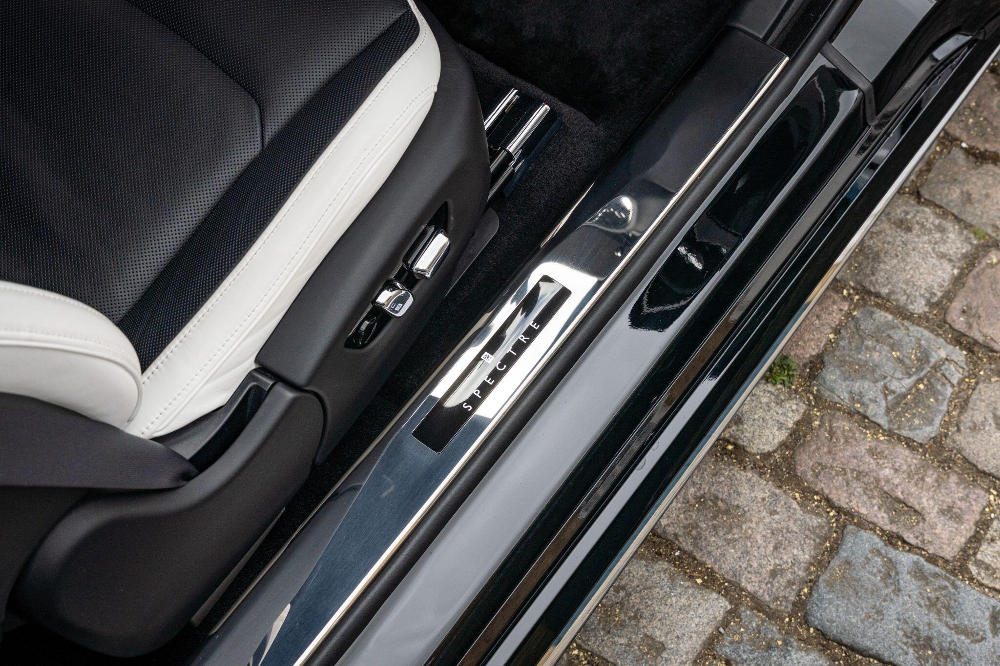 Rolls-Royce Spectre view 44