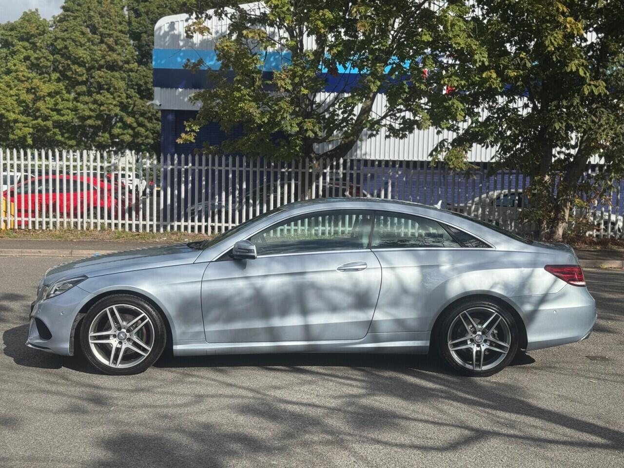 Mercedes-Benz E-Class view 4