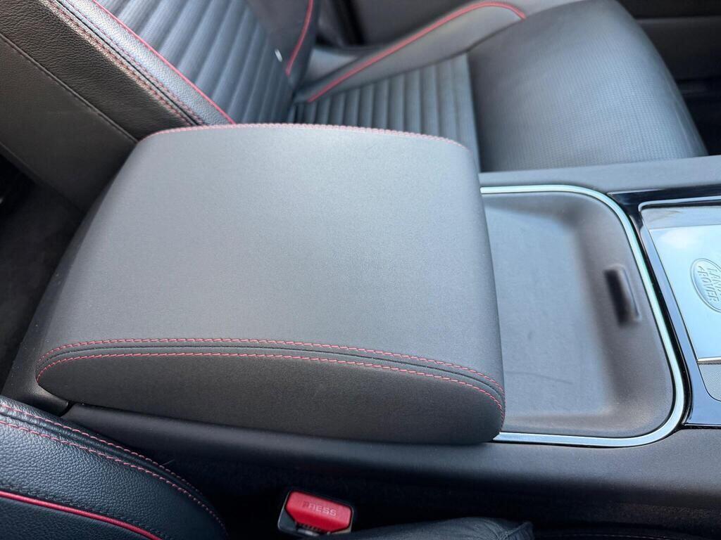 Land Rover Discovery Sport view 43