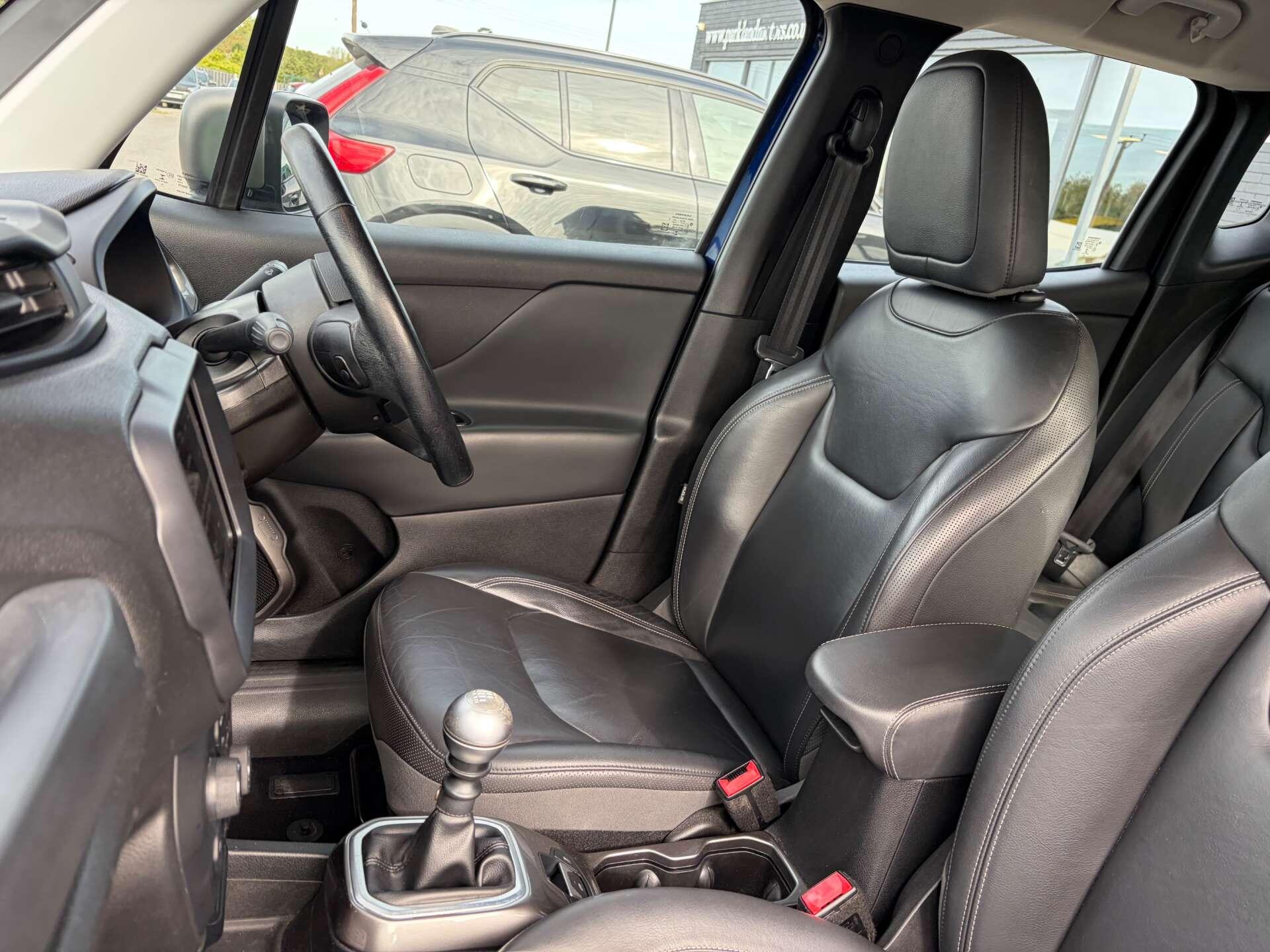 Jeep Renegade view 18
