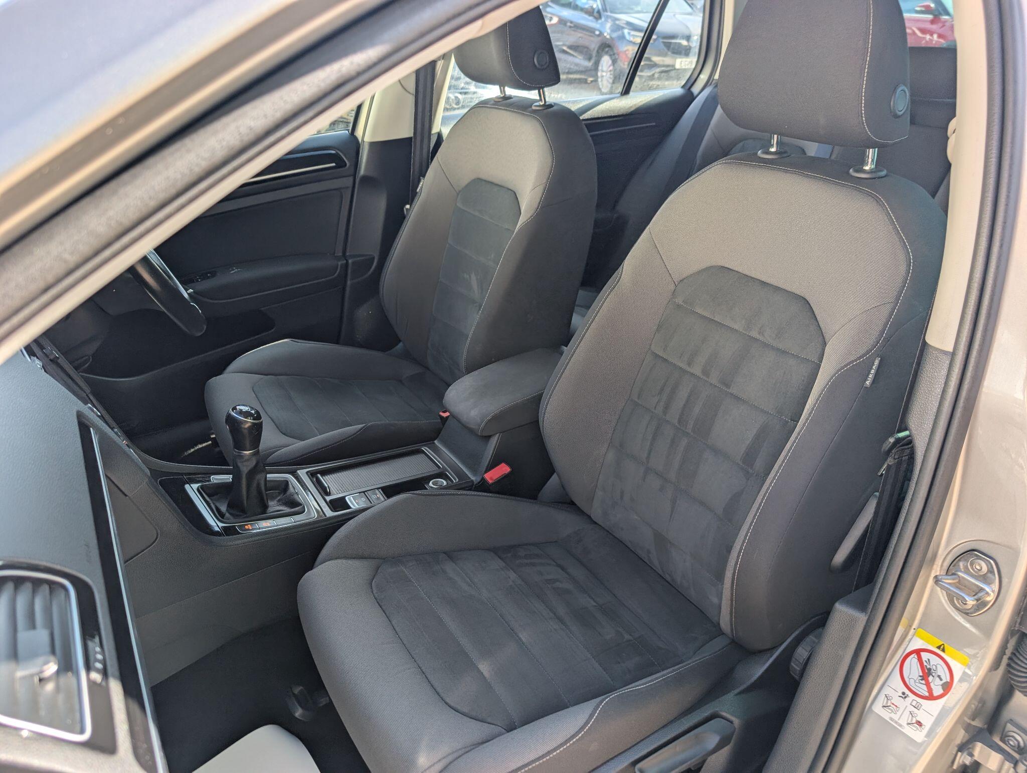 Volkswagen Golf view 20
