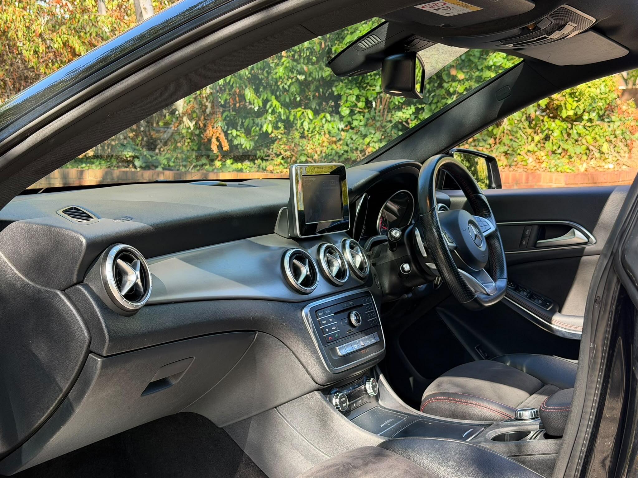 Mercedes-Benz Cla view 14