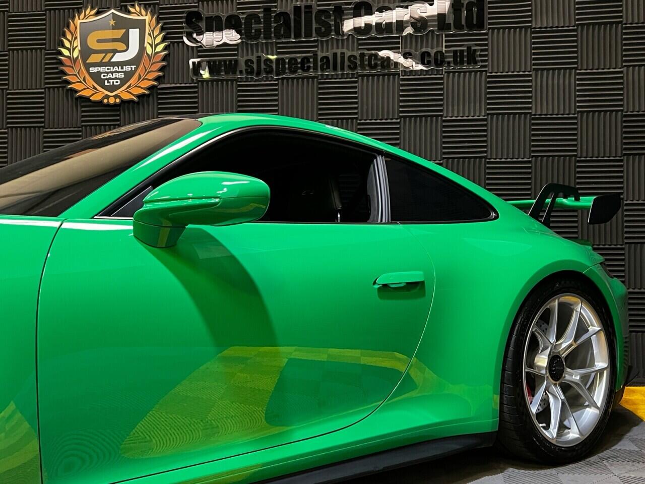 Porsche 911 view 22