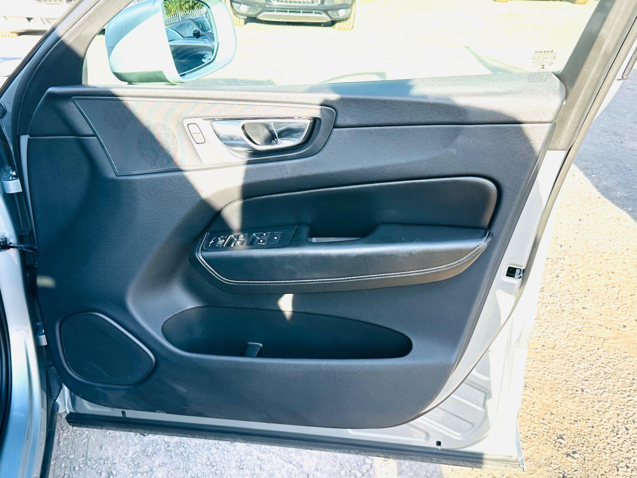 Volvo XC60 view 21