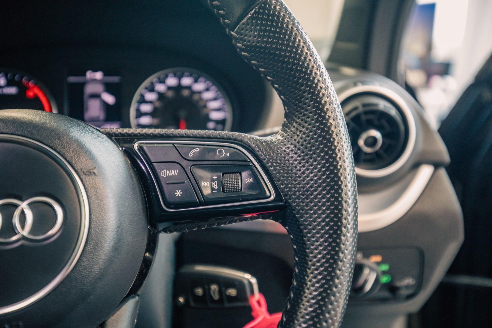 Audi Q2 view 13