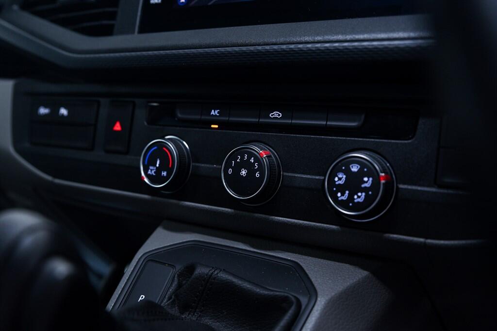 Volkswagen Transporter view 13