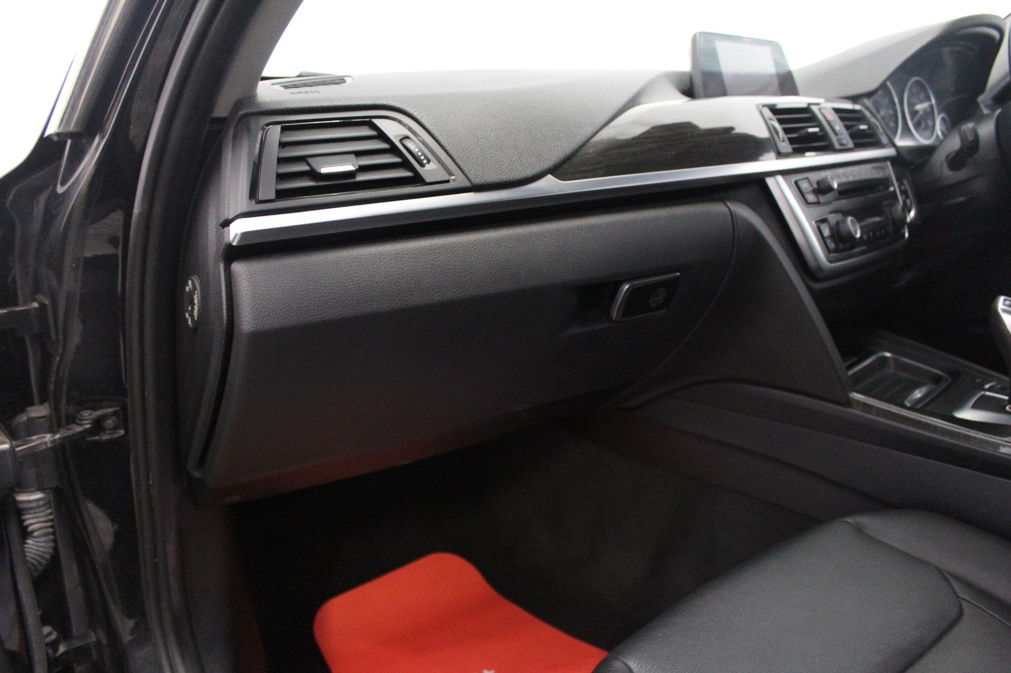 BMW 3 Series view 31