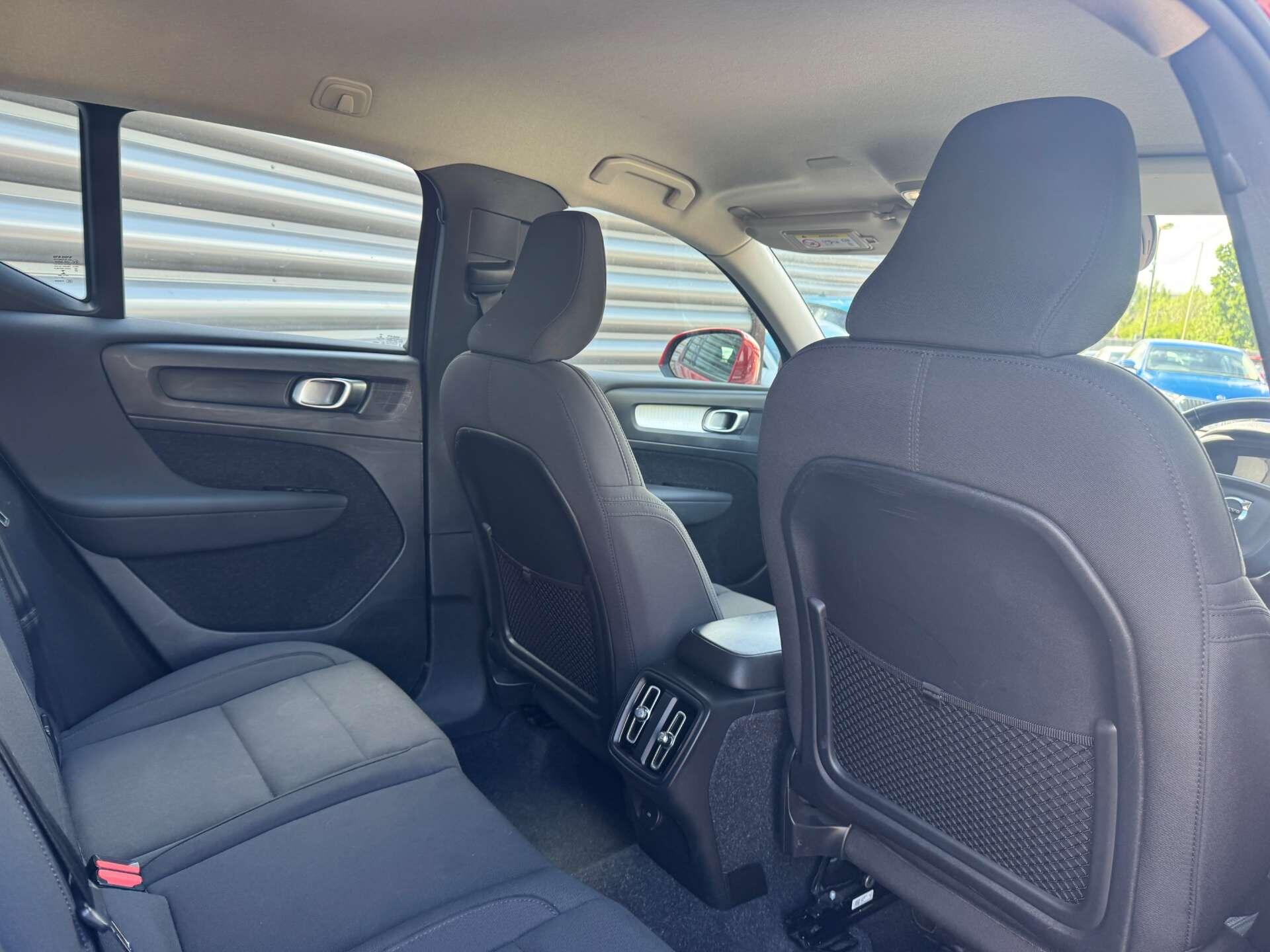 Volvo XC40 view 14