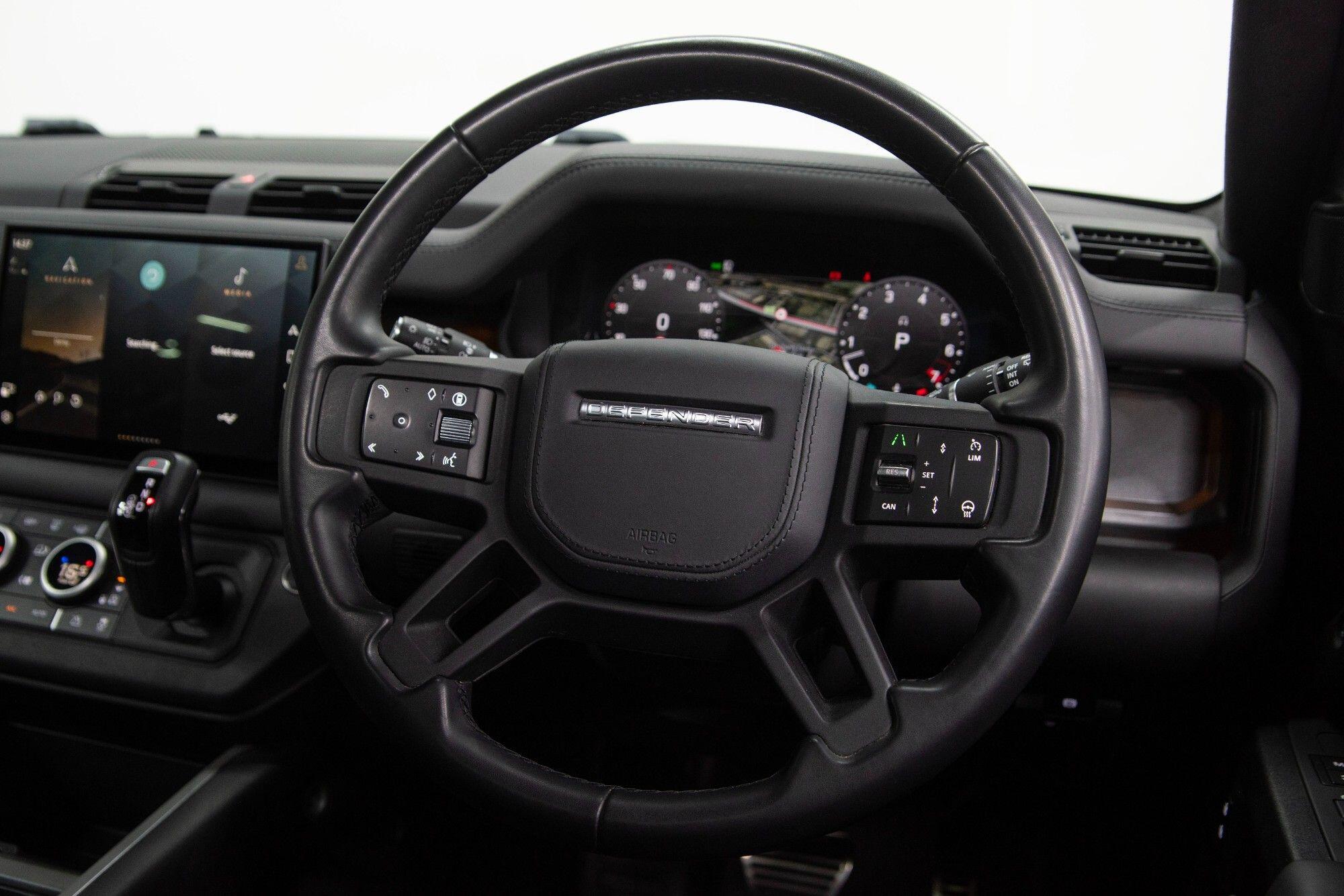 Land Rover Defender 110 view 25