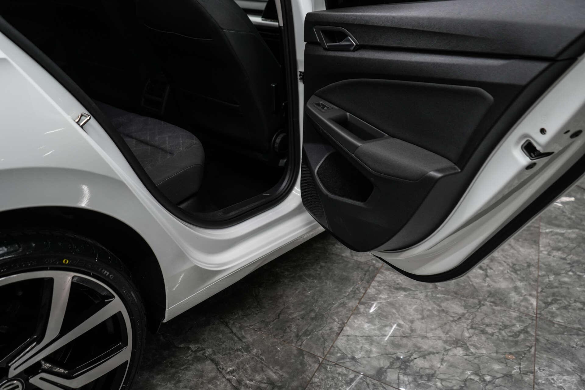 Volkswagen Golf view 19