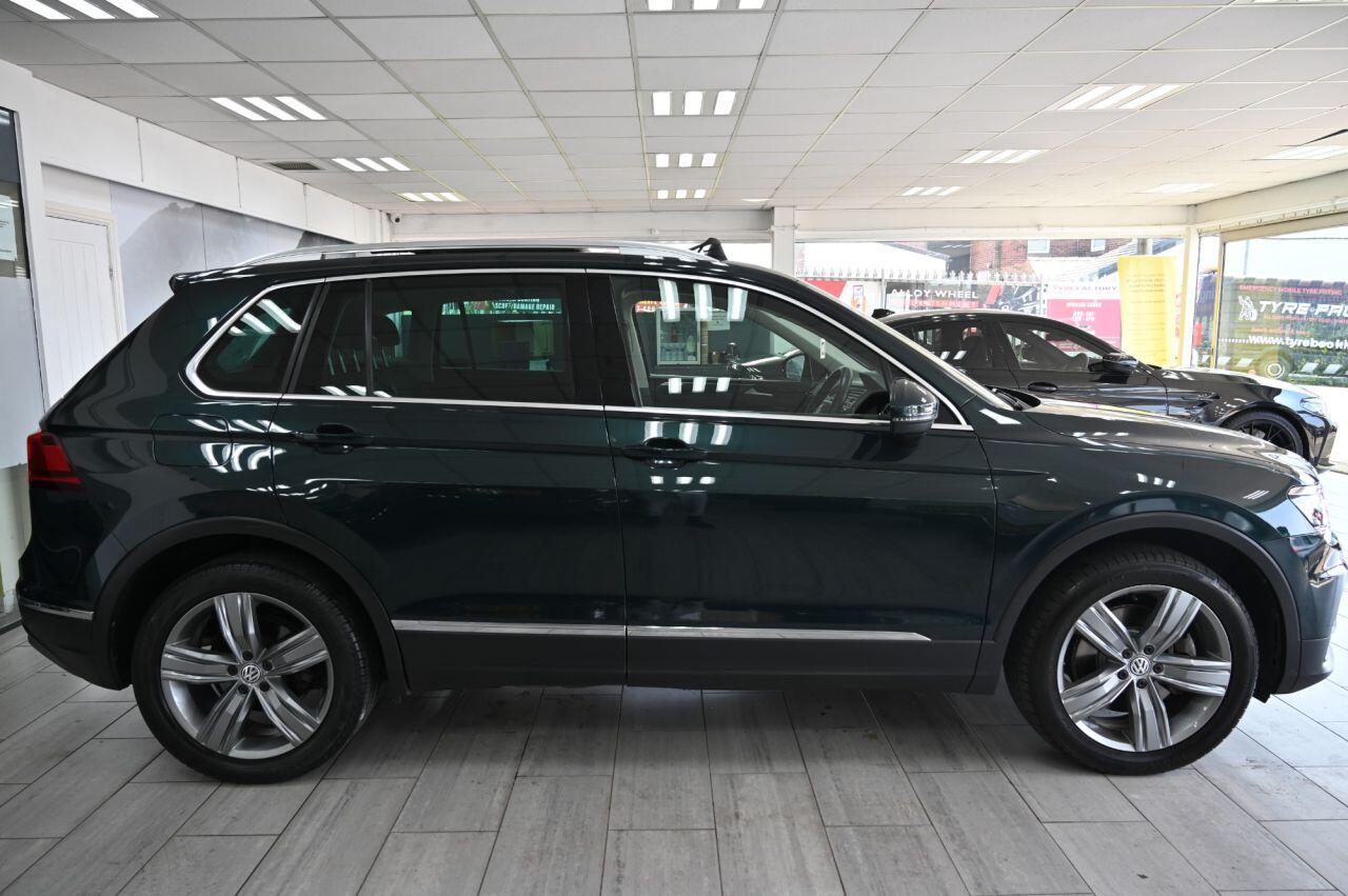 Volkswagen Tiguan view 3