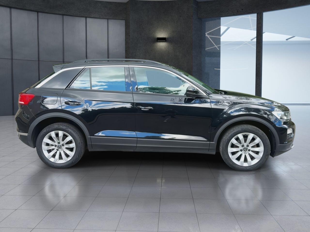 Volkswagen T-Roc view 9