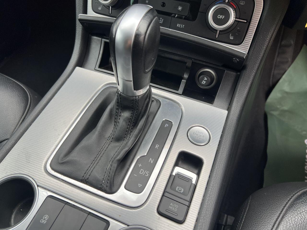 Volkswagen Touareg view 34