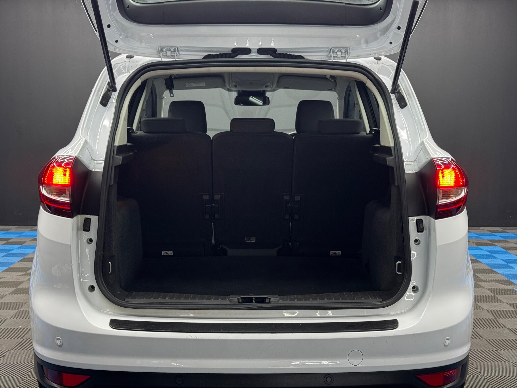 Ford C-Max view 36