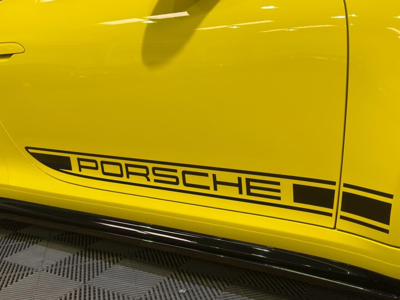 Porsche 911 view 8