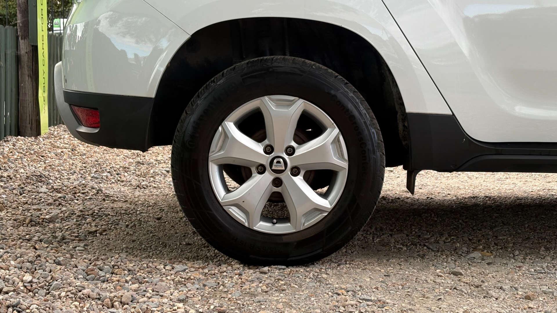 Dacia Duster view 37