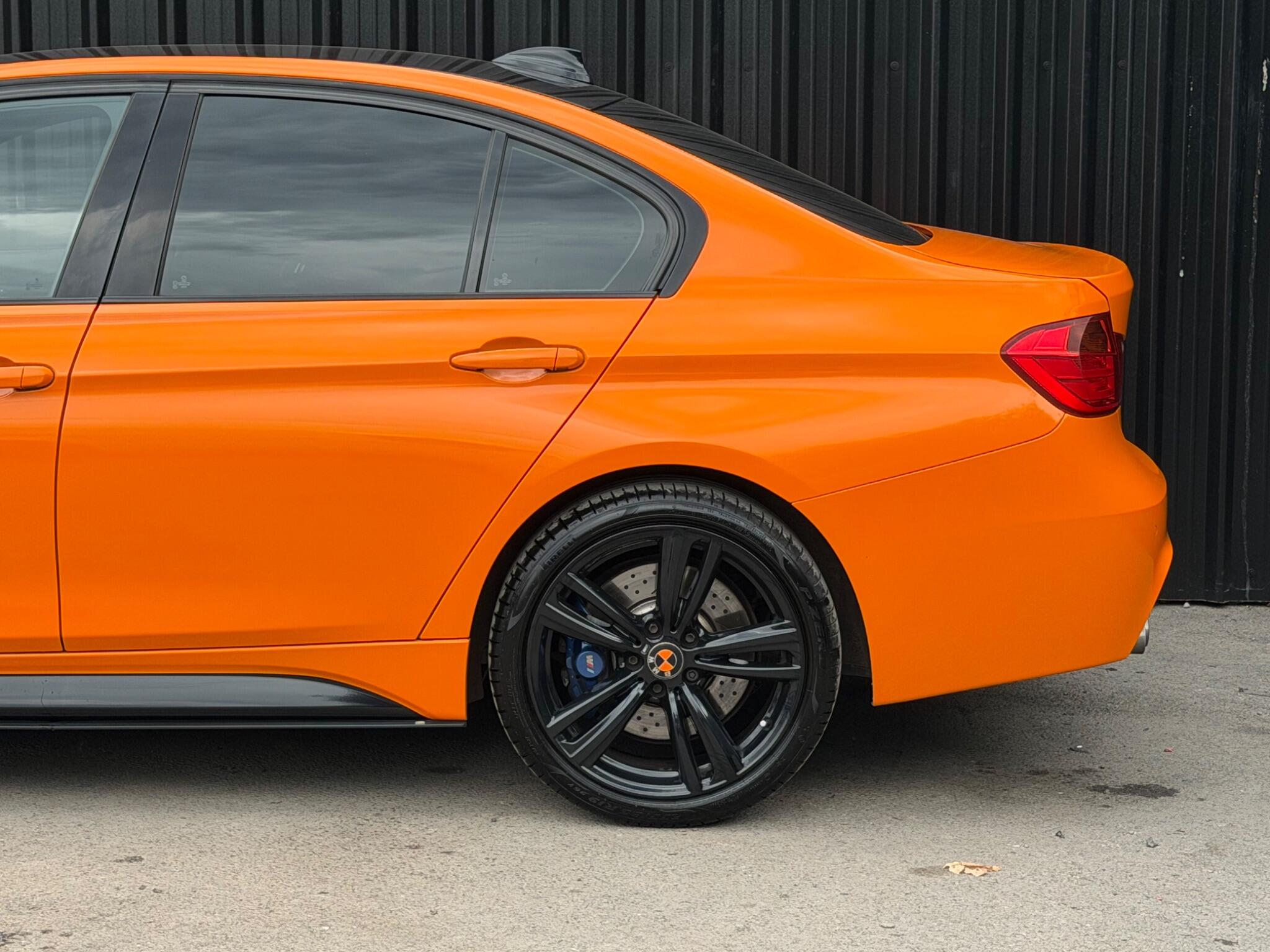 BMW 3 Series view 17